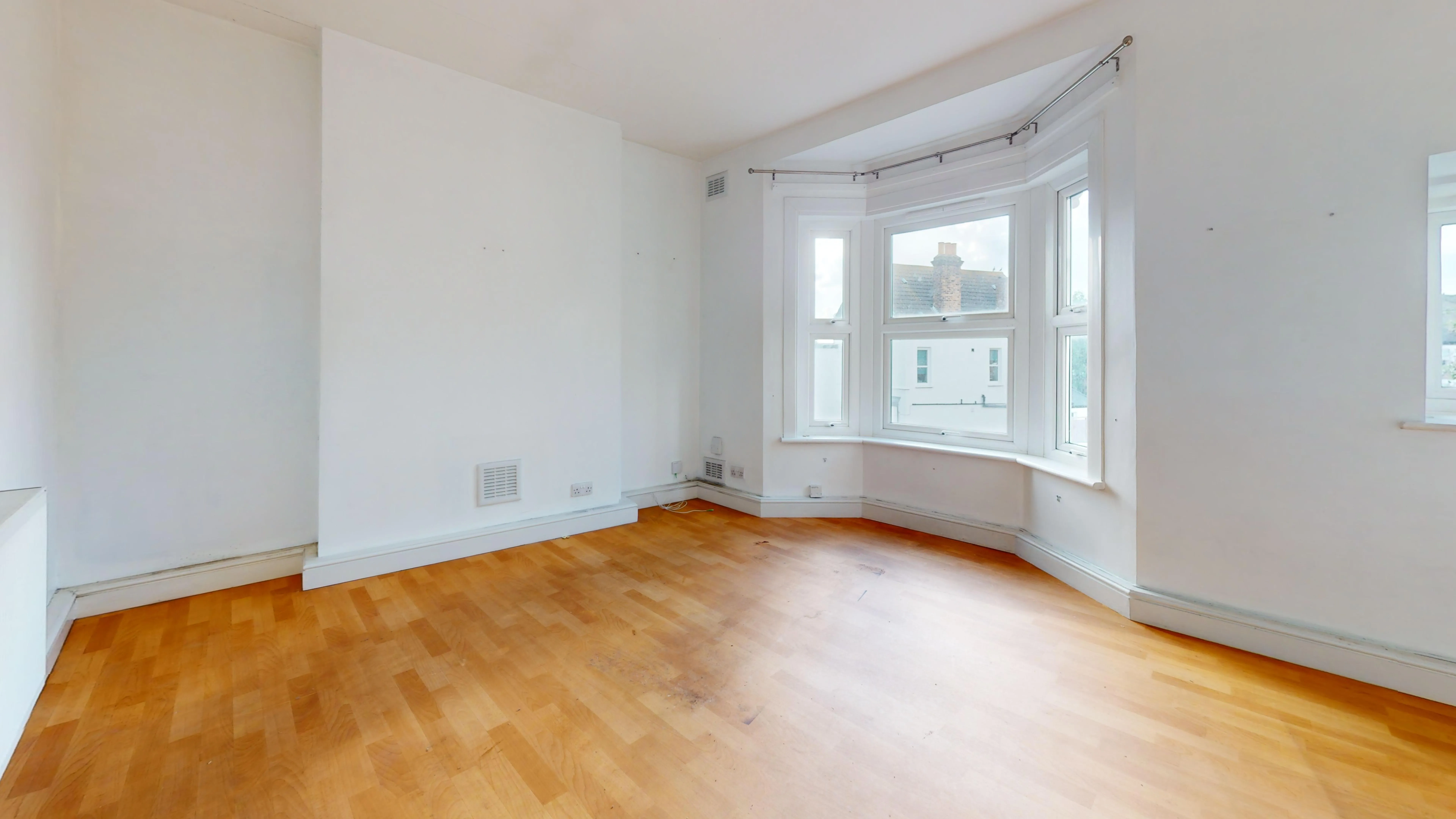 Flat B, 14 St Pauls Road, Thornton Heath, CR7 8NB