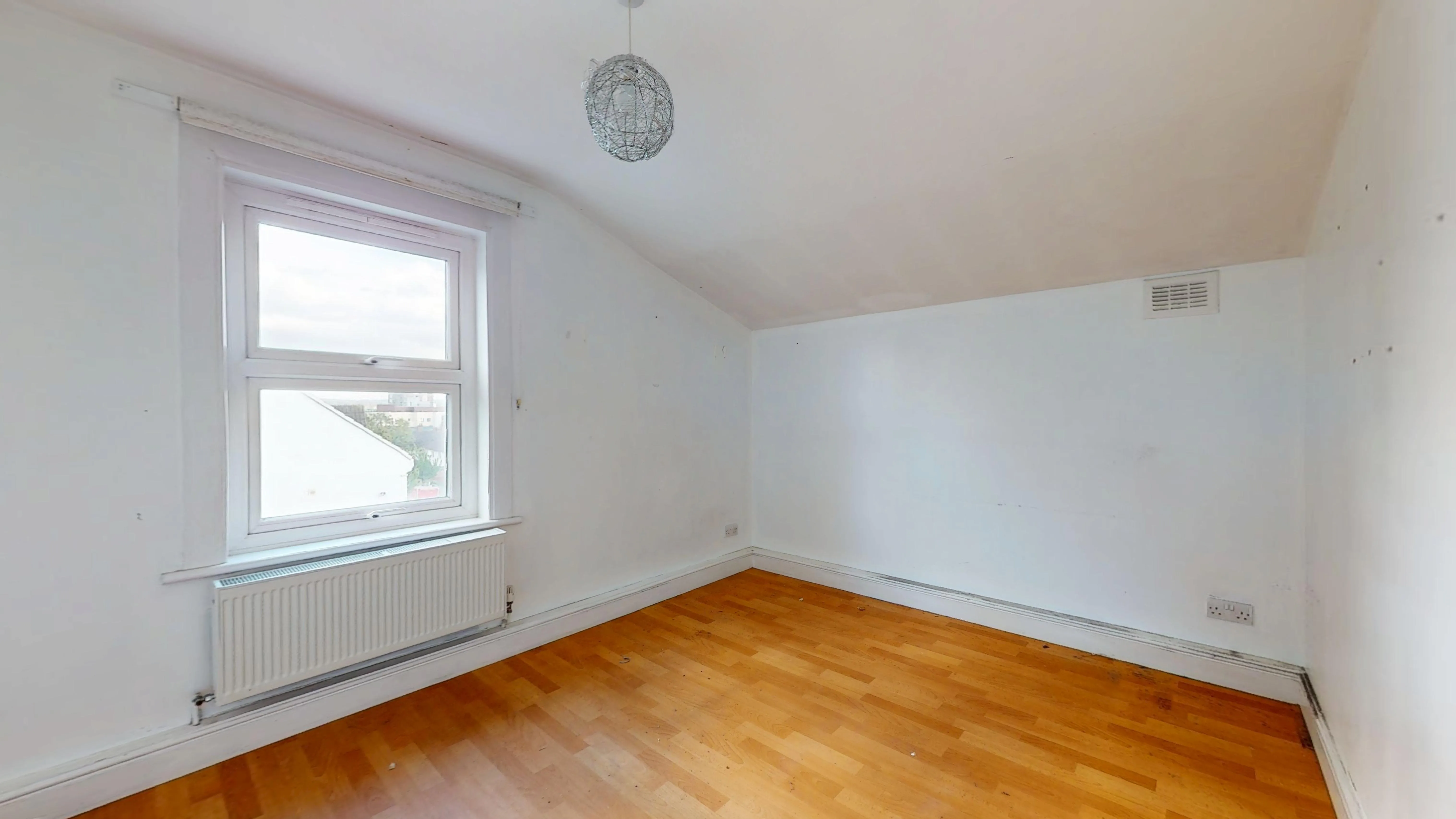 Flat B, 14 St Pauls Road, Thornton Heath, CR7 8NB