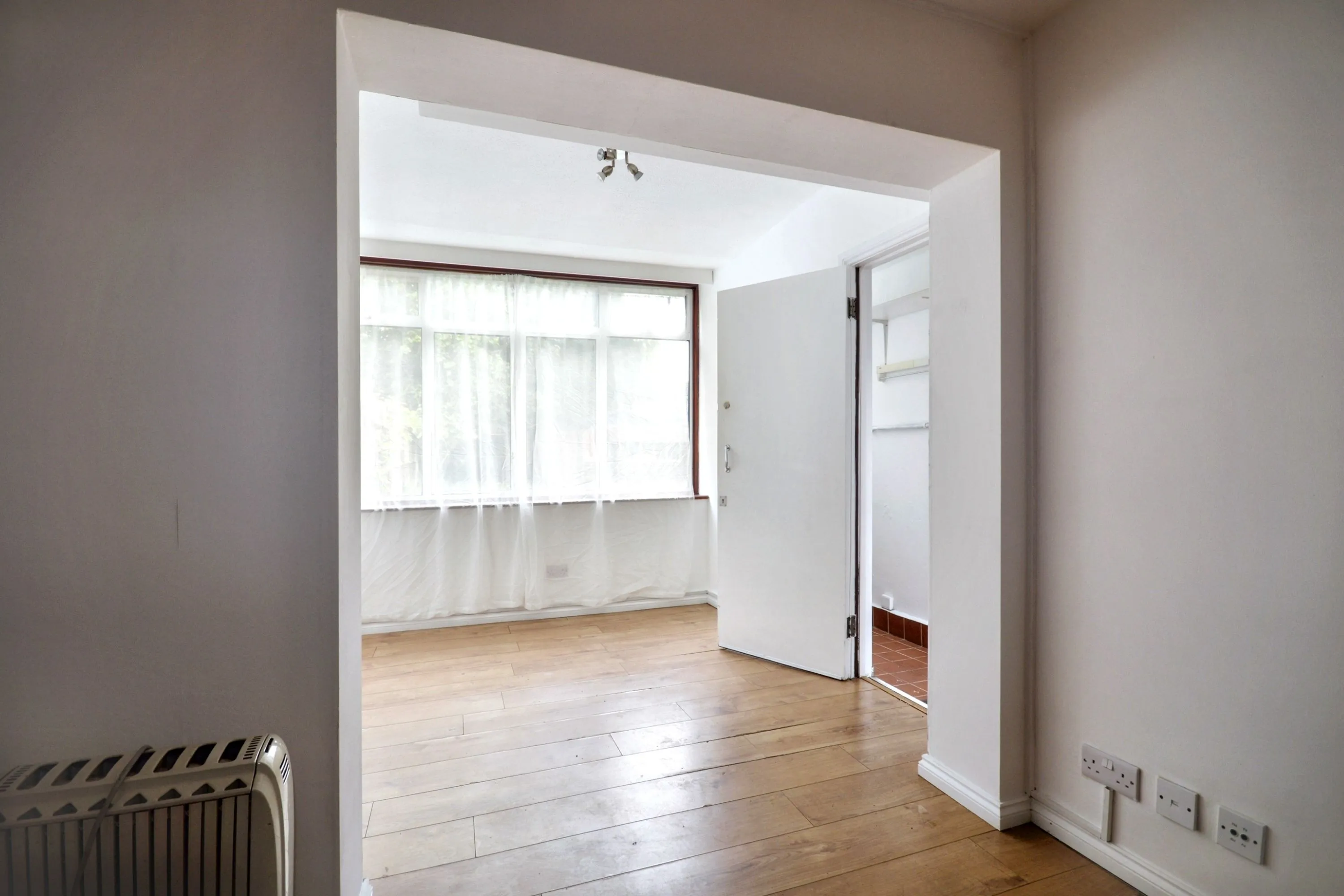 63 Hendon Way, Cricklewood, London, NW2 2LX