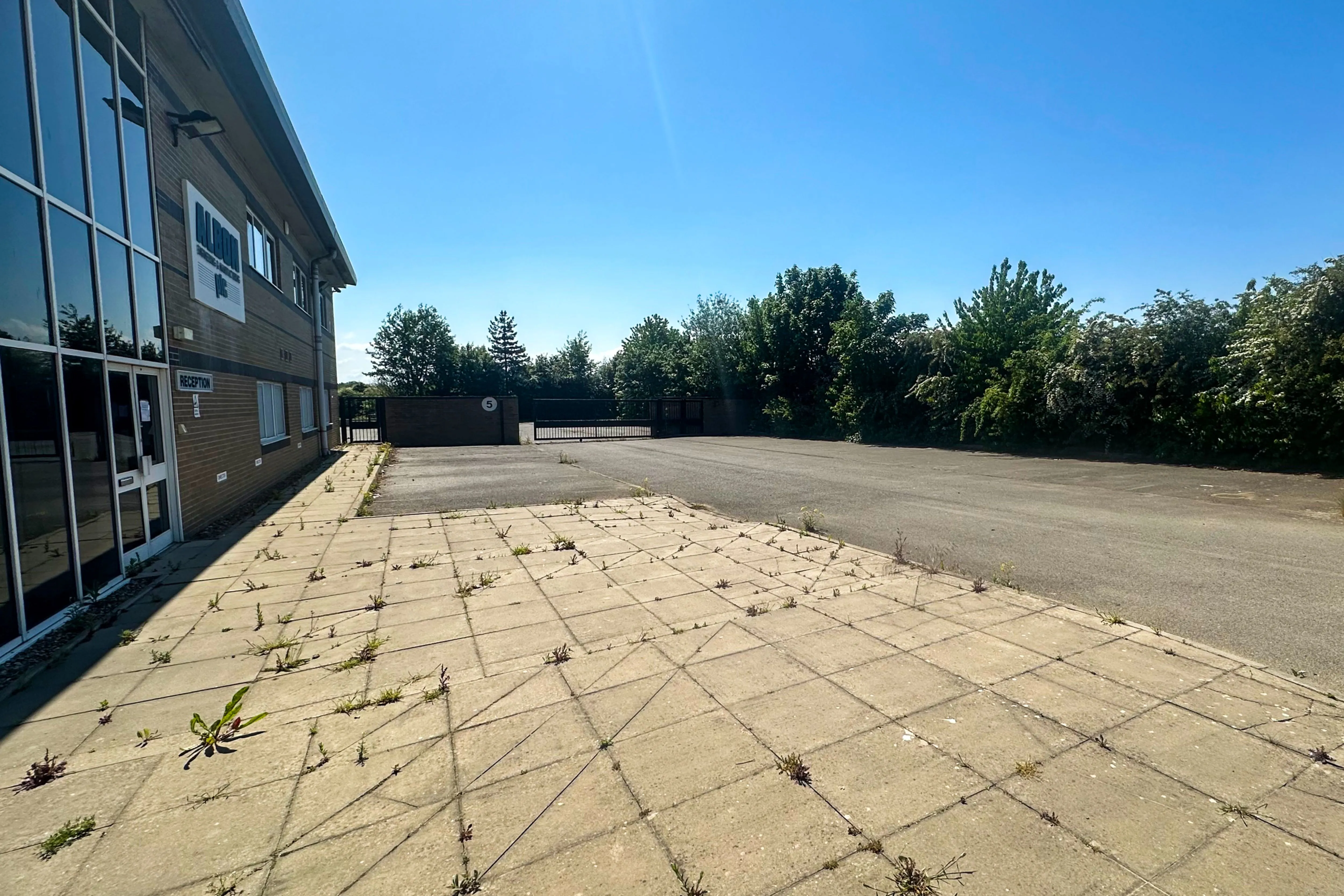 1 & 2 , Rochehall Way, Purdeys Industrial Estate, Rochford, Essex, SS4 1JU