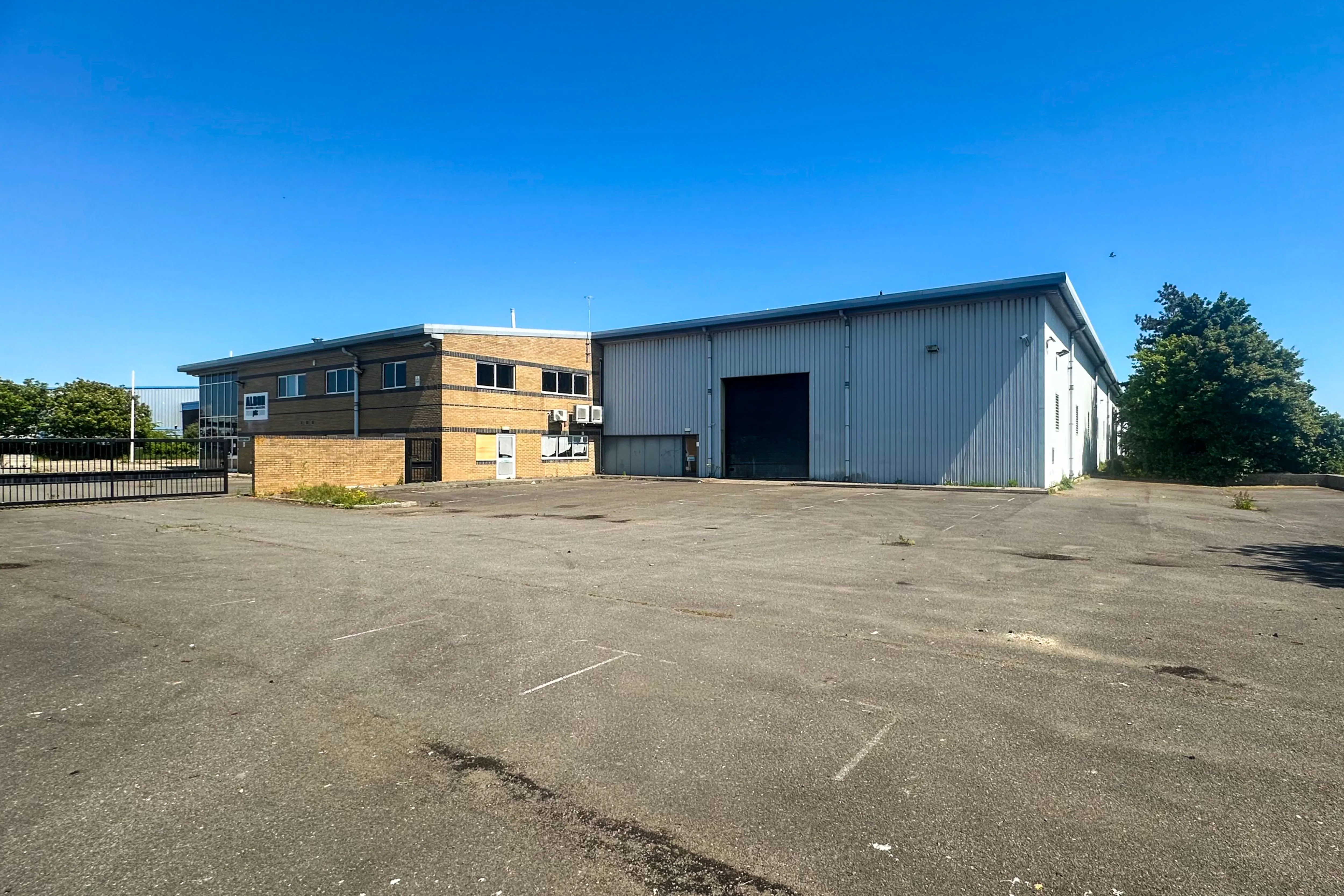 1 & 2 , Rochehall Way, Purdeys Industrial Estate, Rochford, Essex, SS4 1JU