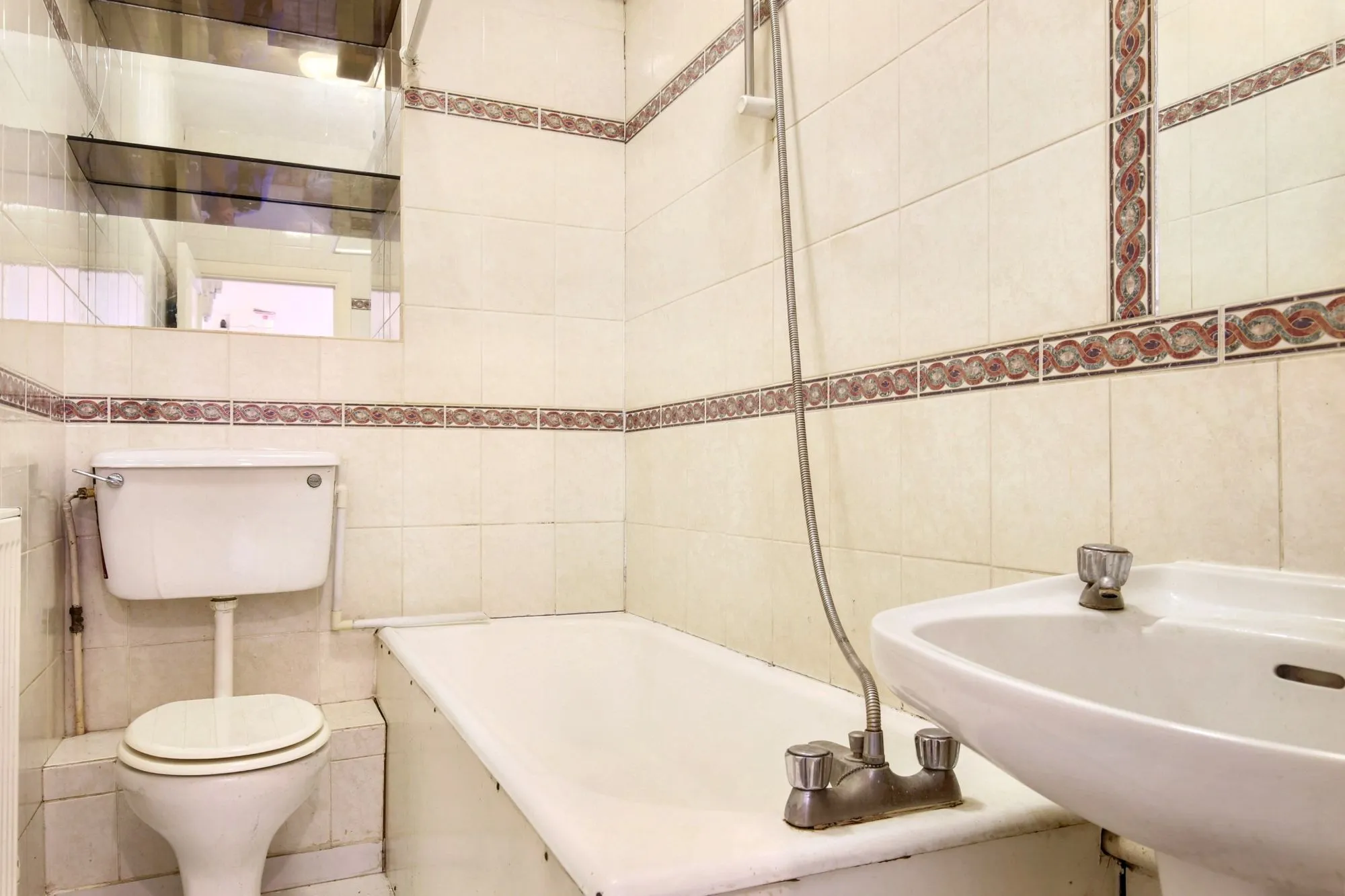 47b Mallinson Road, Battersea, London SW11 1BW