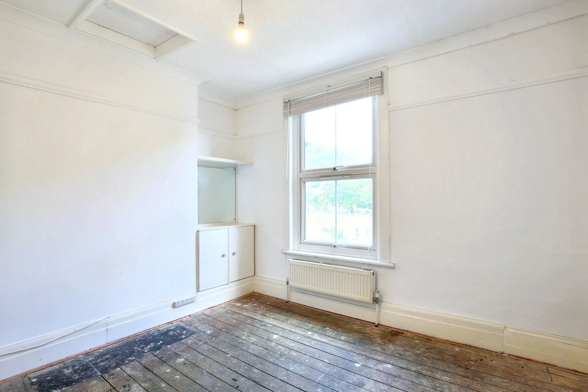 47b Mallinson Road, Battersea, London SW11 1BW