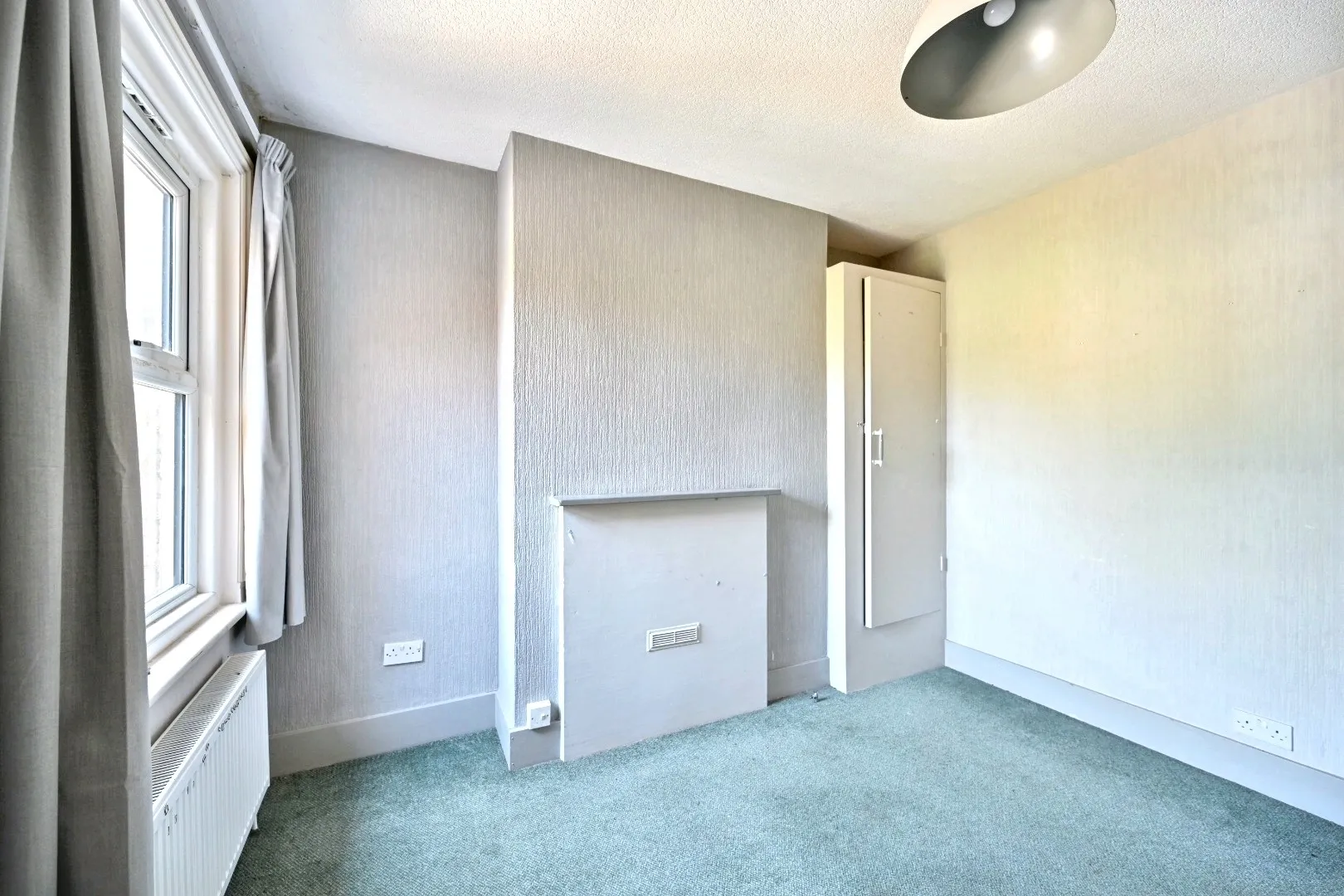82 Bedford Road, Horsham, RH13 5BH