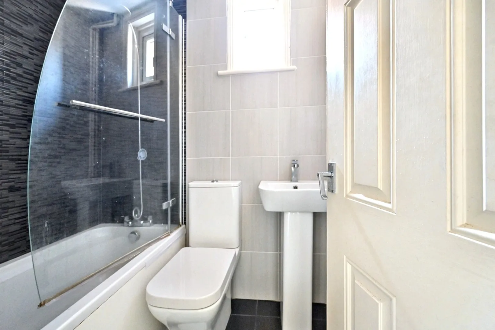 82 Bedford Road, Horsham, RH13 5BH
