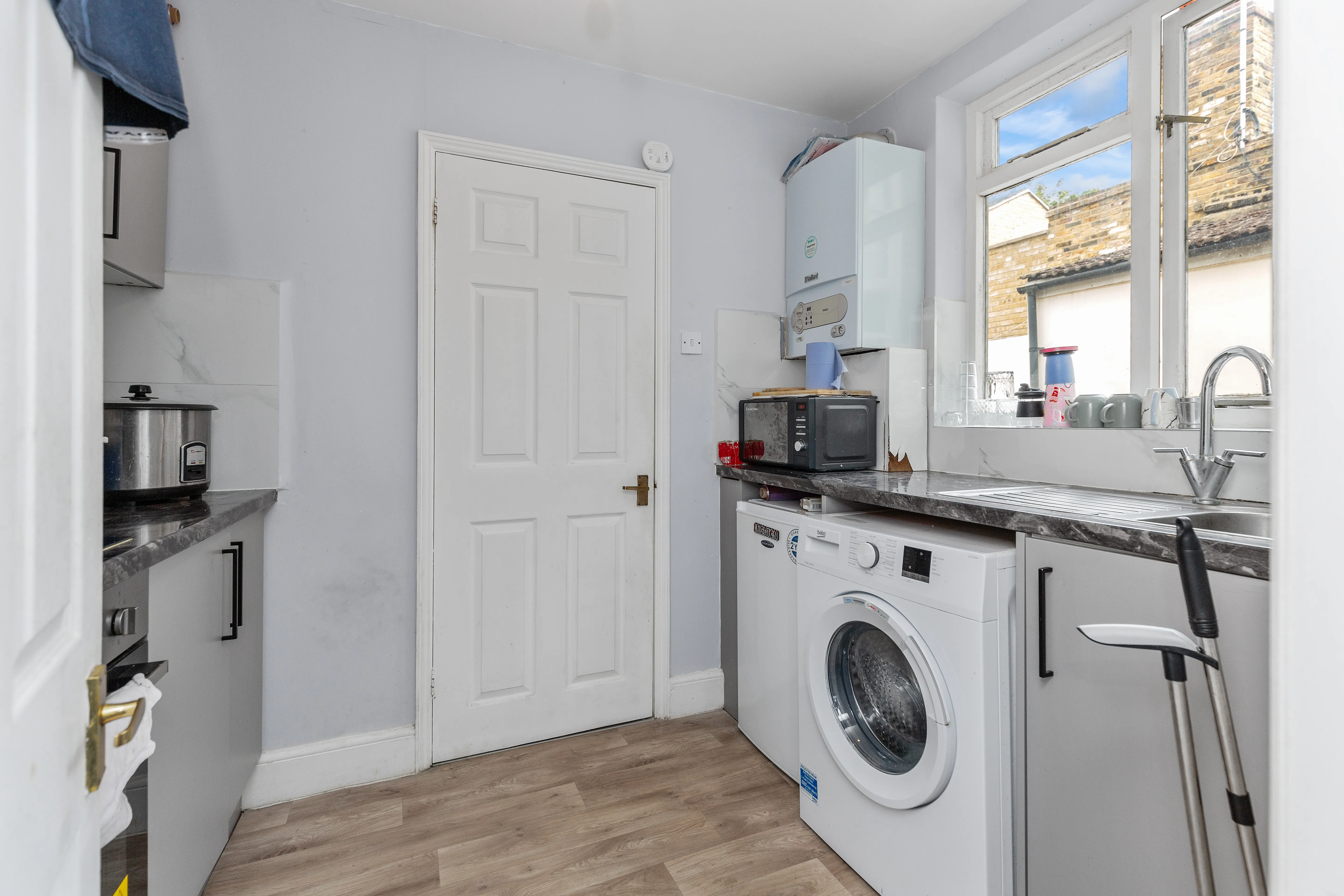 371 & 371a Roman Road, London, E3 5QR