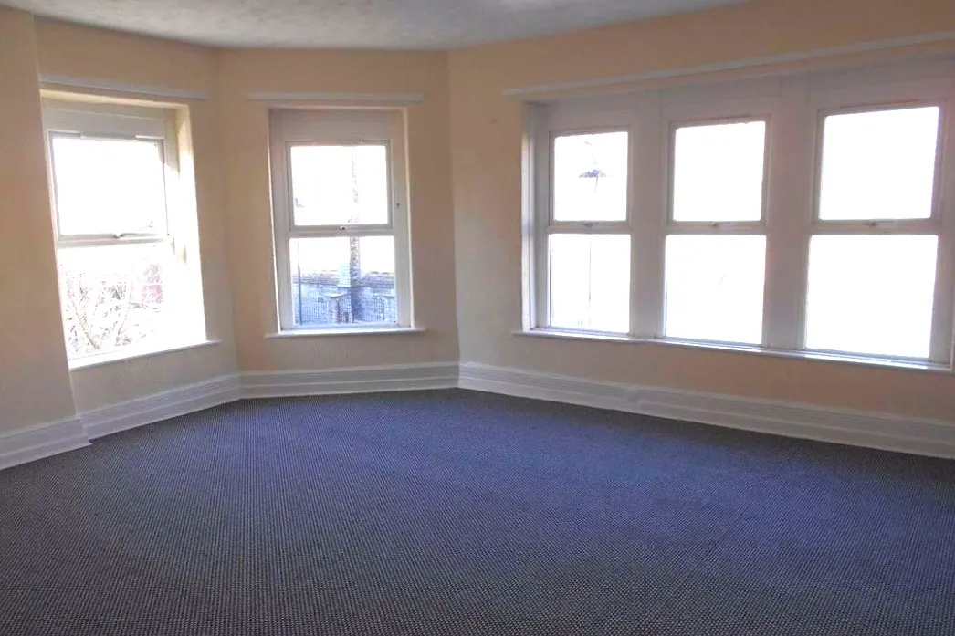 172 Holton Road, Barry, Wales CF63 4HN
