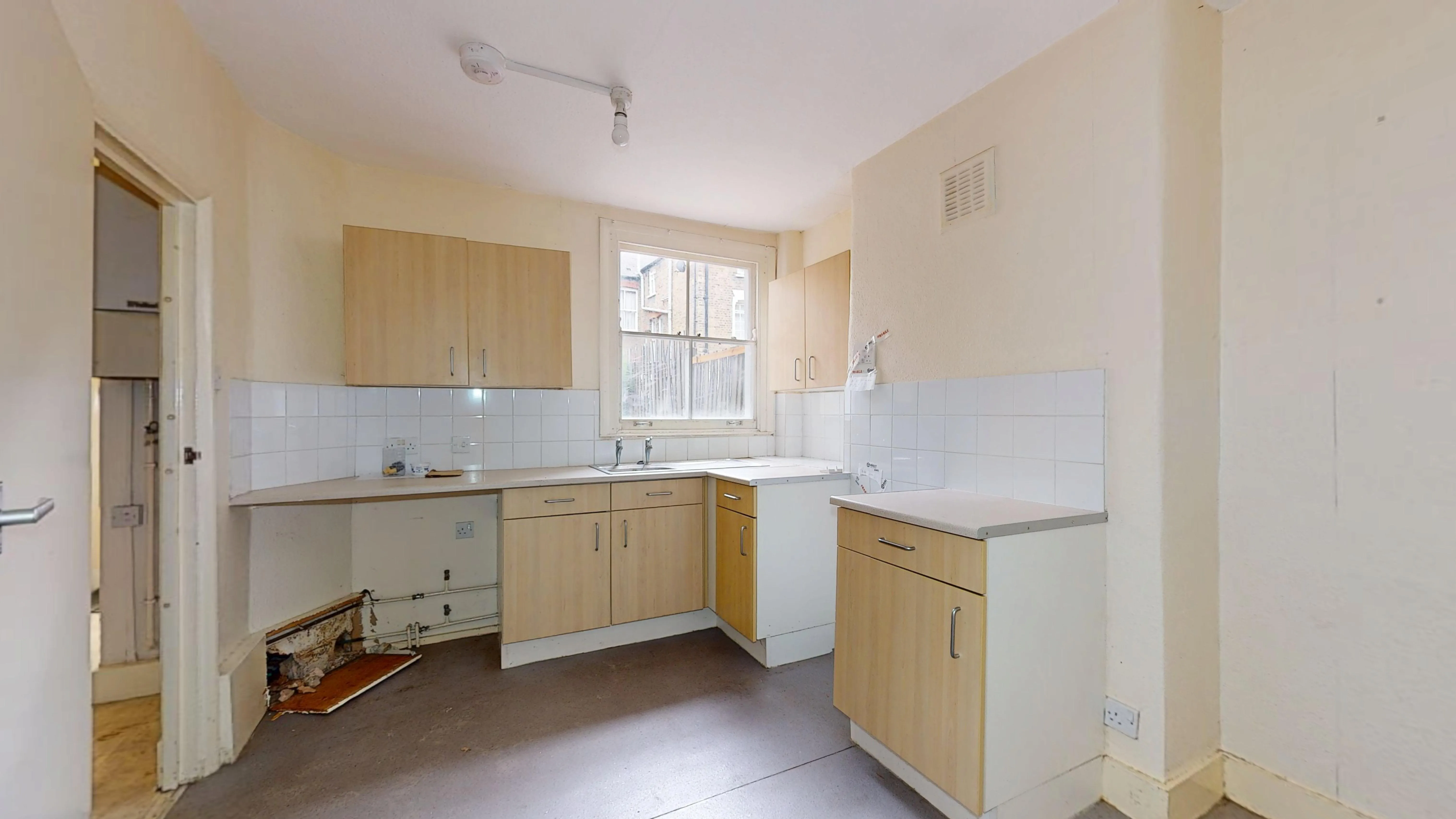 Flat A, 61 Belgrade Road, Stoke Newington, London, N16 8DH
