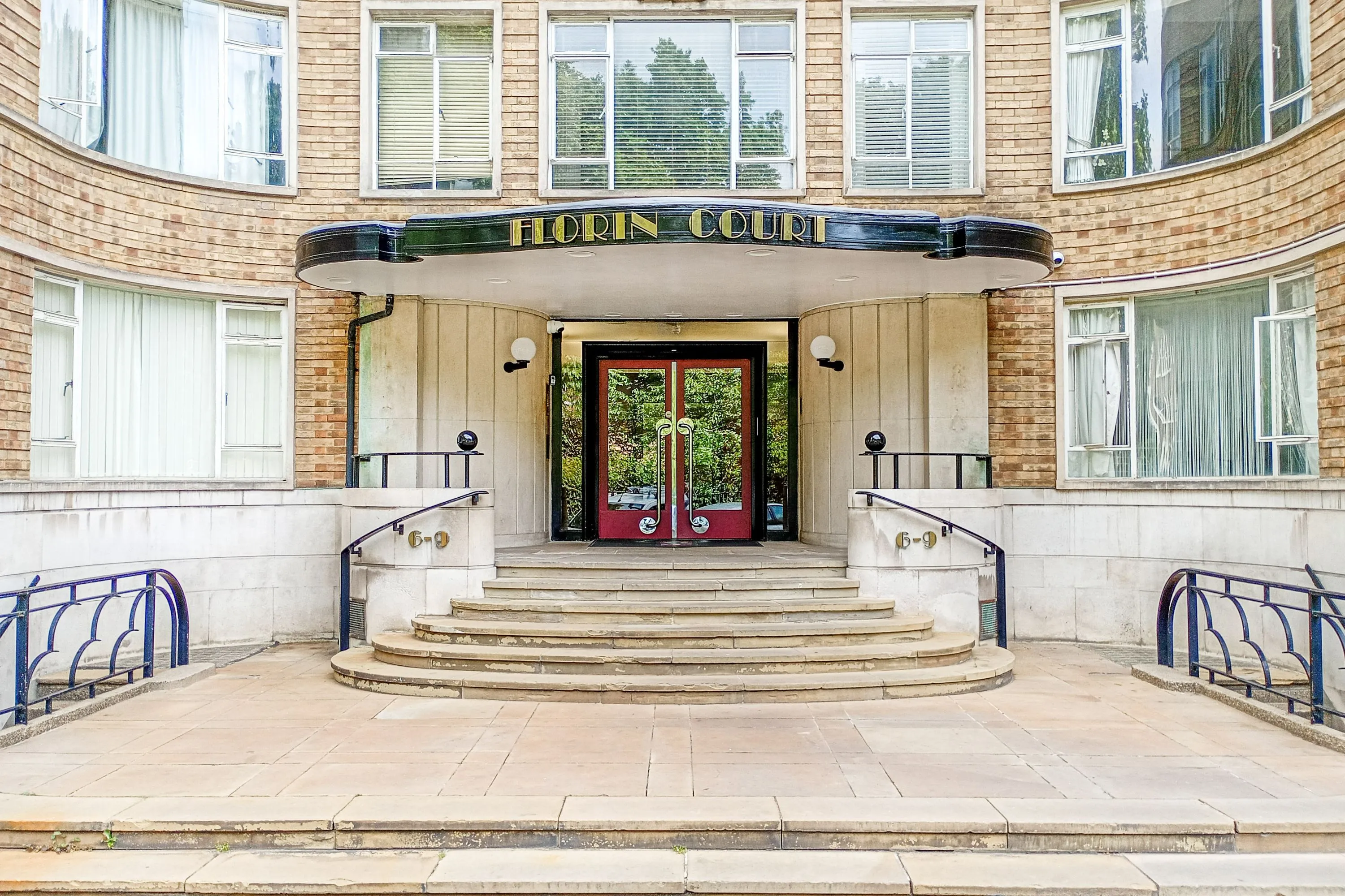 Flat 28 Florin Court, 6-9 Charterhouse Square, Barbican, London, EC1M 6ET