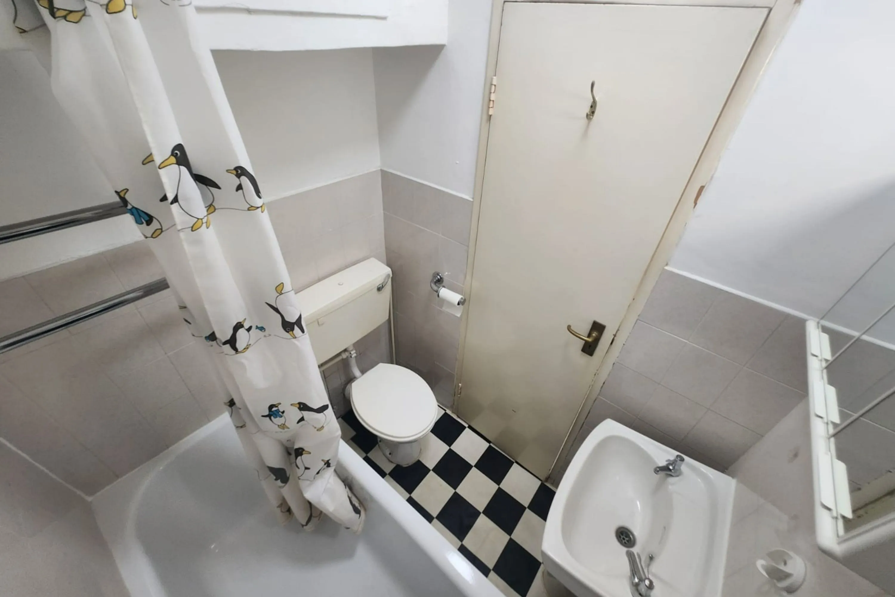 Flat 28 Florin Court, 6-9 Charterhouse Square, Barbican, London, EC1M 6ET