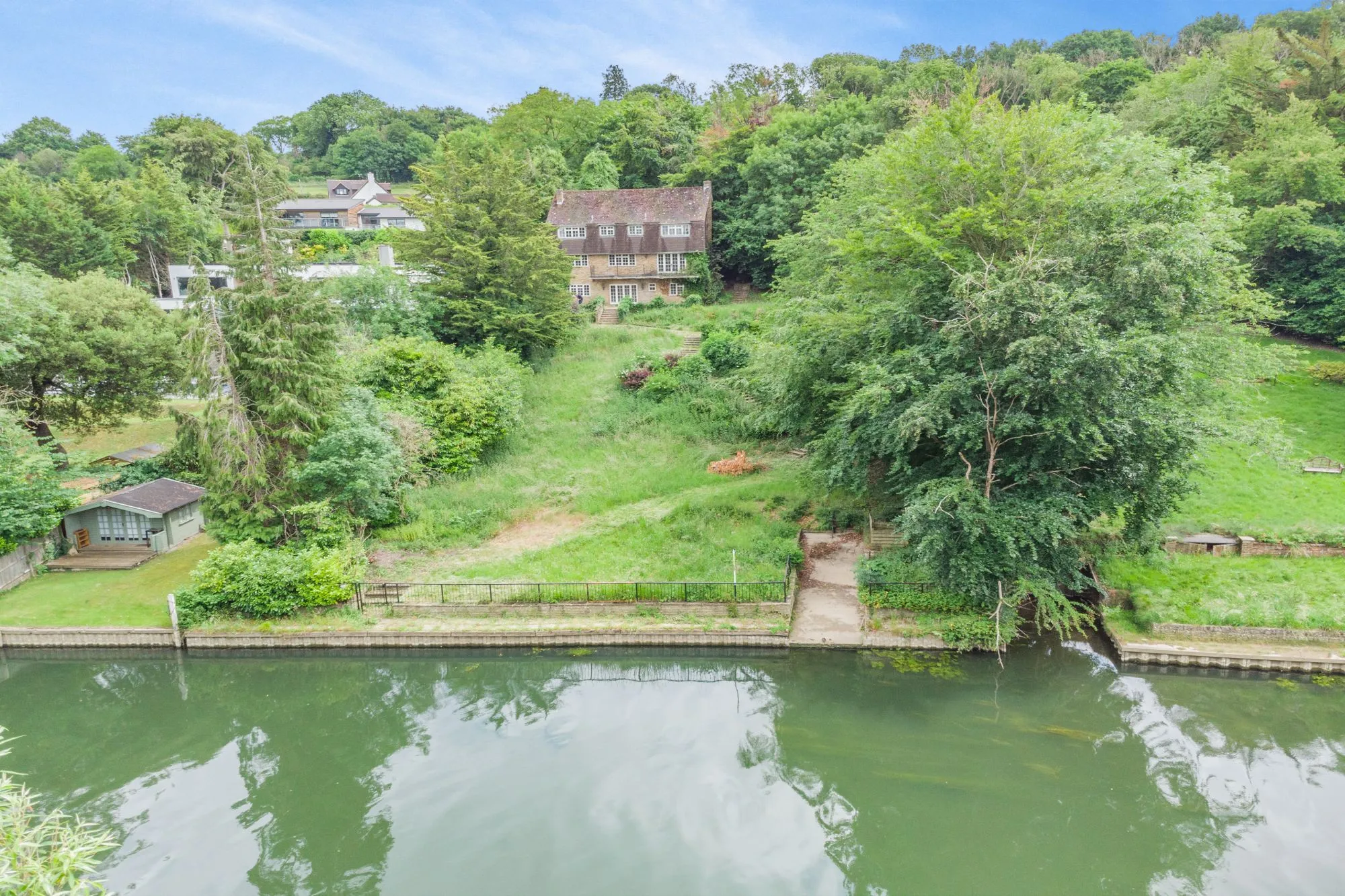 Mendota, Stonehouse Lane, Cookham, SL6 9TP