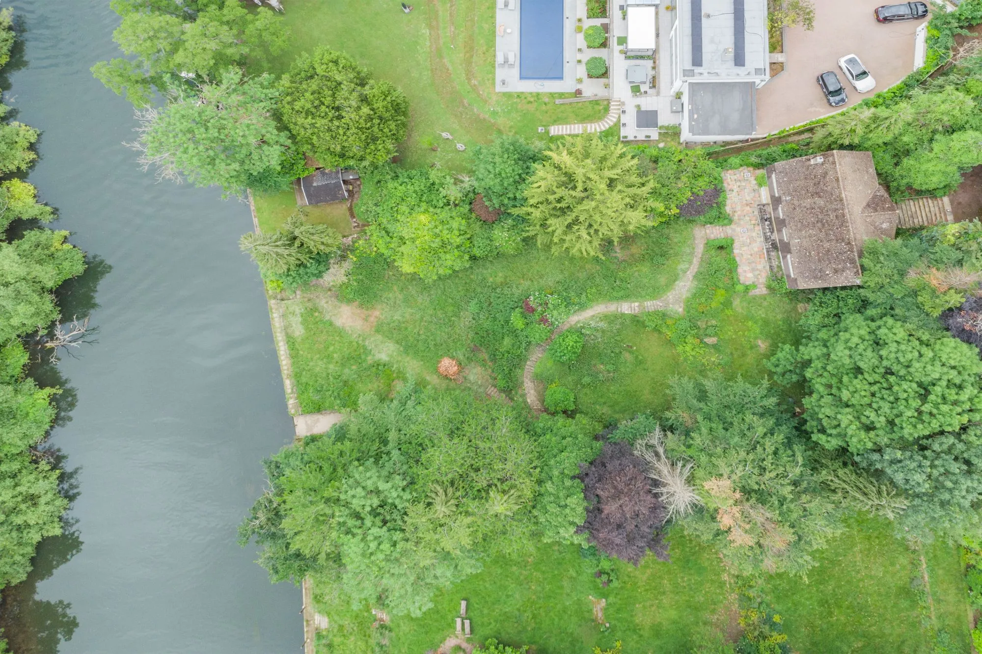 Mendota, Stonehouse Lane, Cookham, SL6 9TP