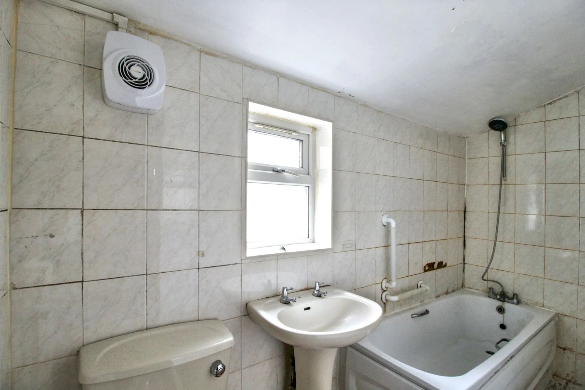 12 Kenneth Road, Chadwell Heath, Romford, RM6 6LL