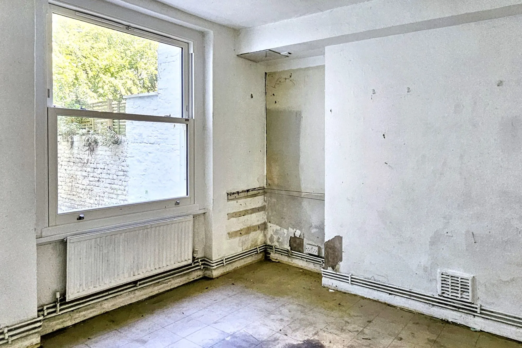 11a Stanlake Villas, London W12 7EX