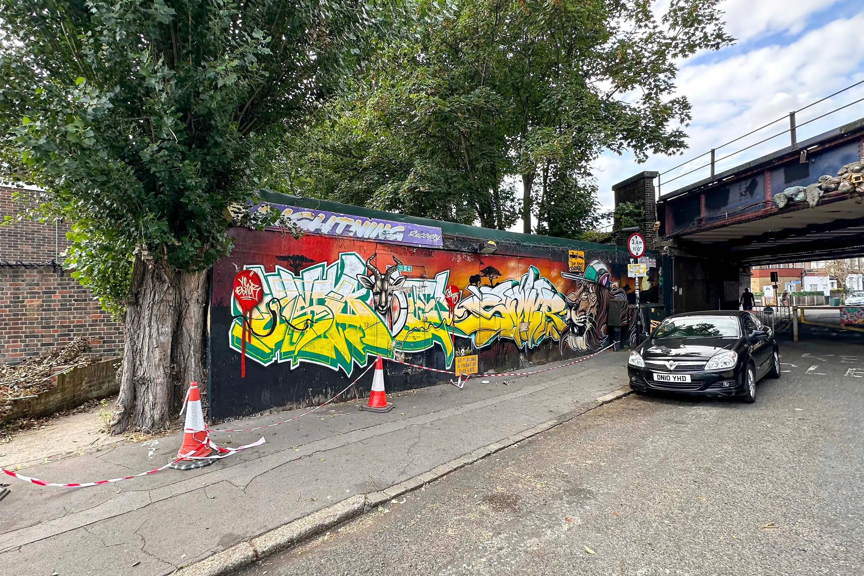 Lock up premises and land, Dagnall Park, Selhurst, London, SE25 6NS