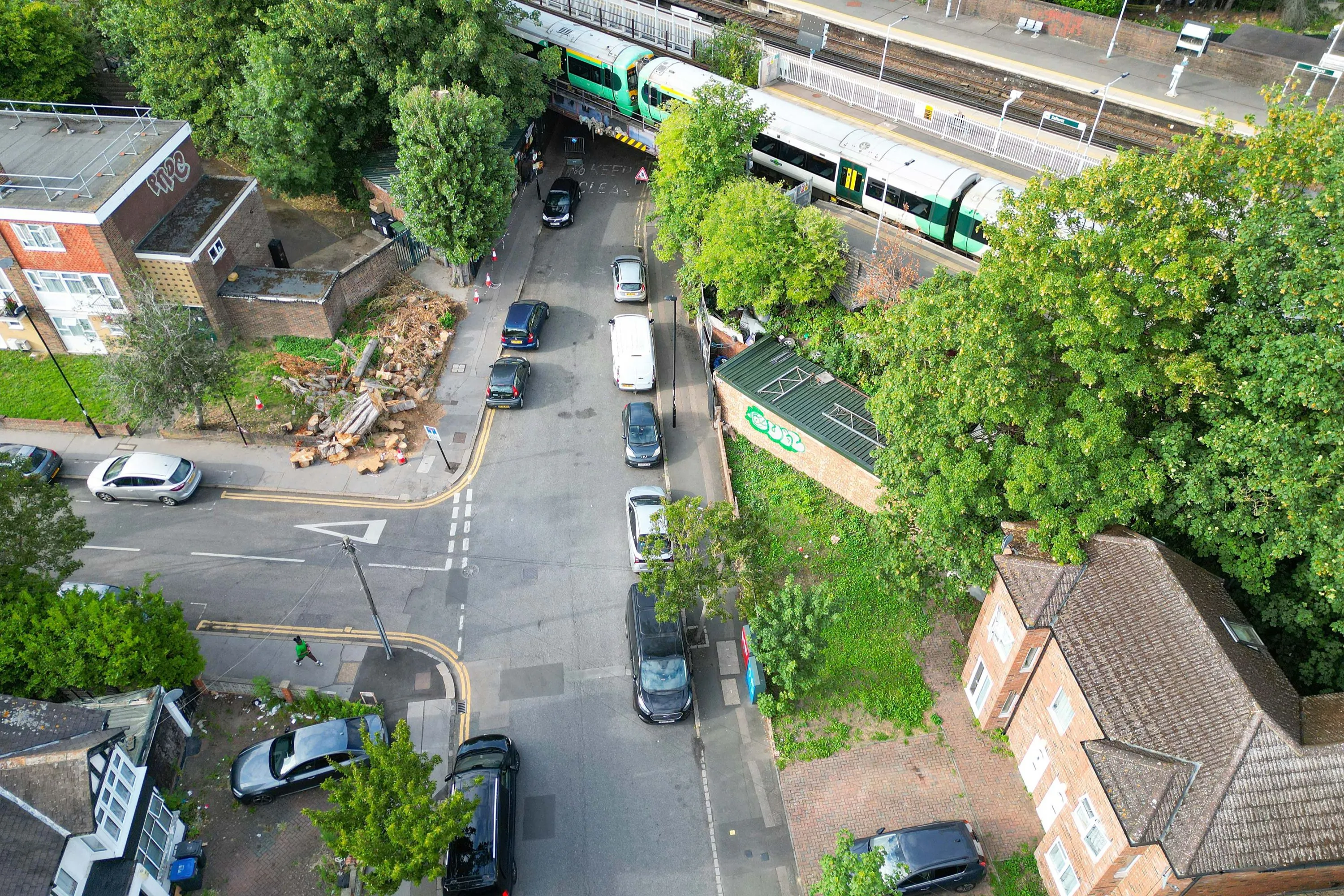 Lock up premises and land, Dagnall Park, Selhurst, London, SE25 6NS