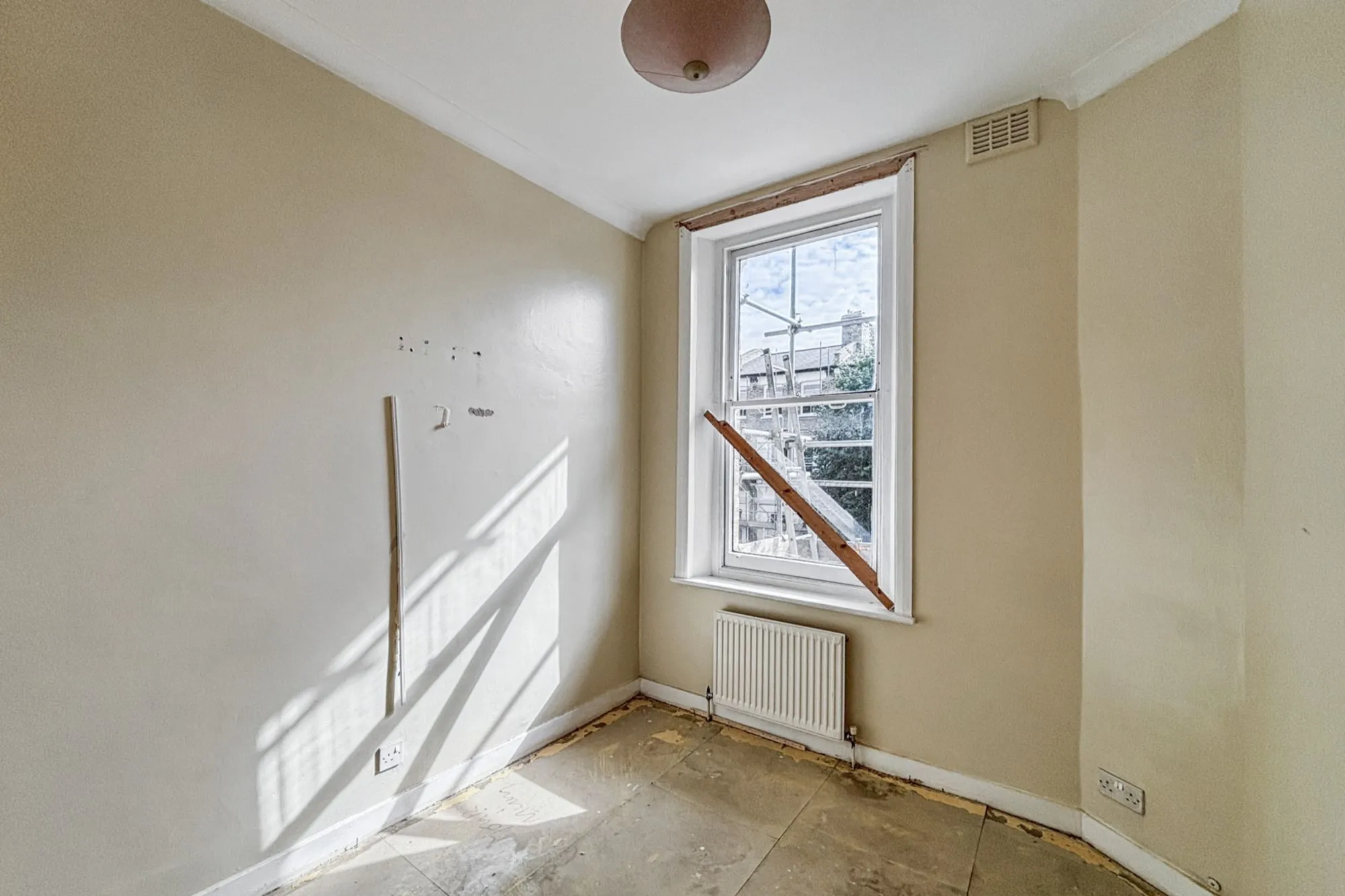 104B St Stephens Avenue, London W12 8JD
