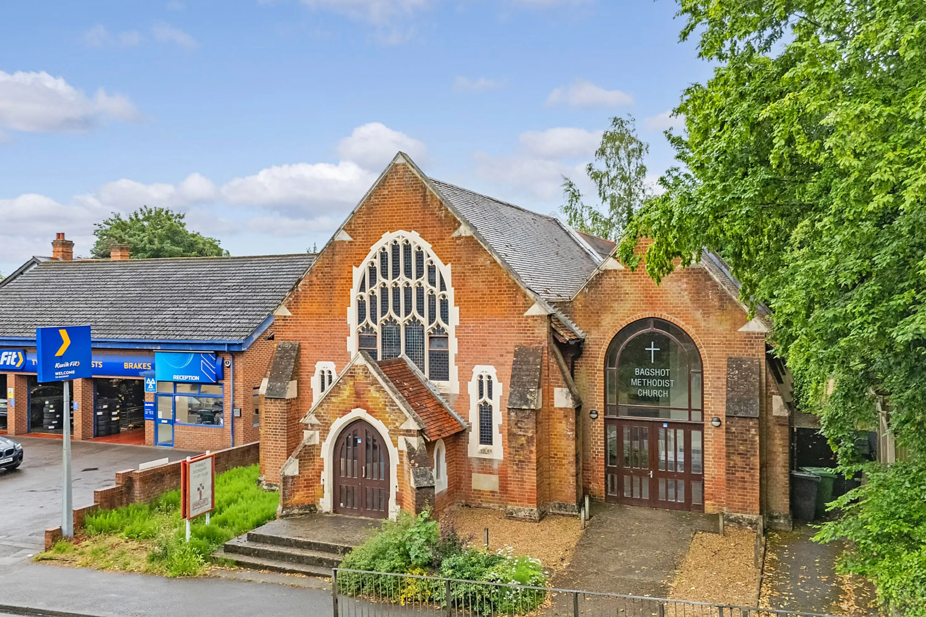 94 London Road, Bagshot, Surrey GU19 5BT