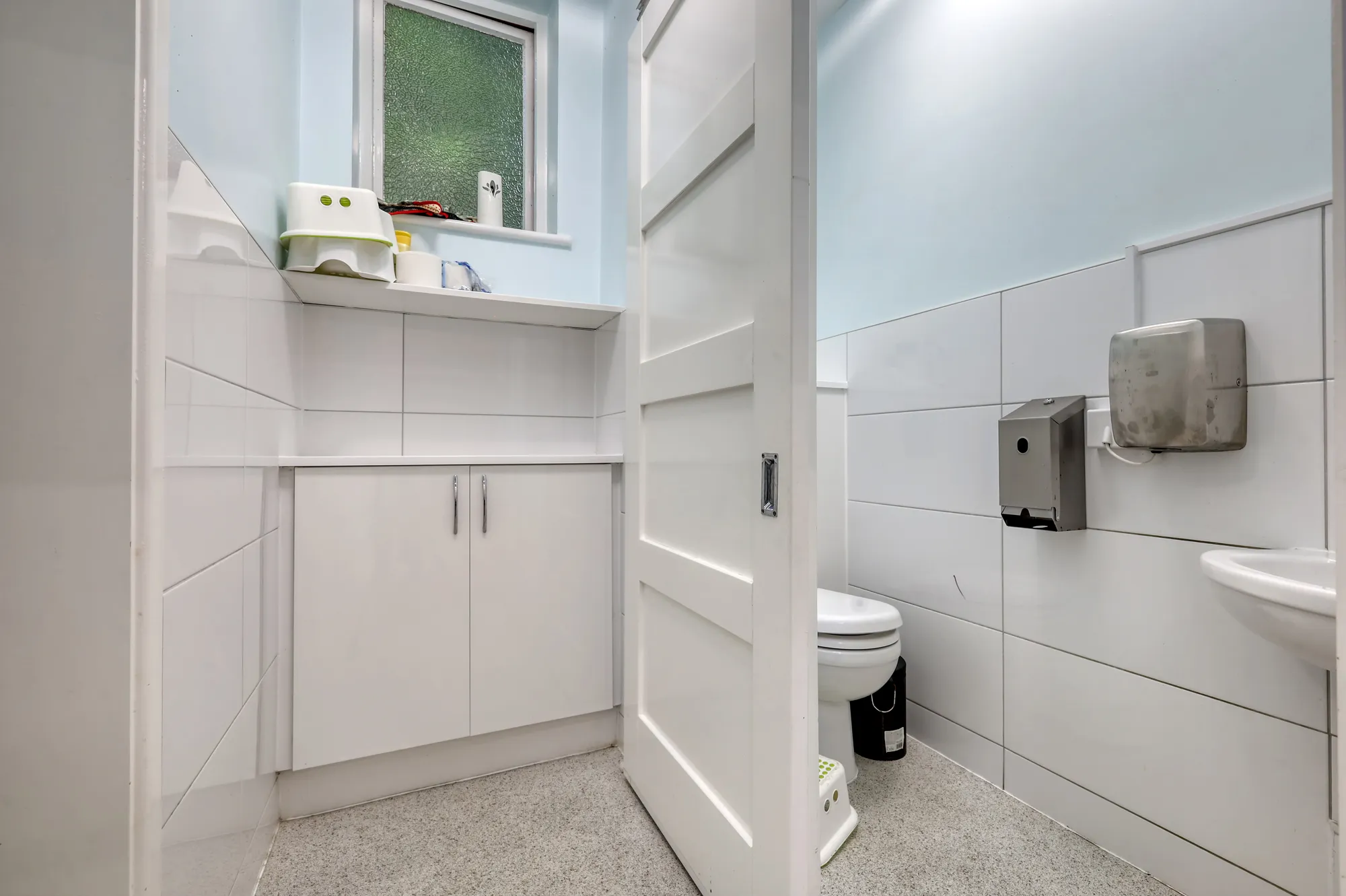 94 London Road, Bagshot, Surrey GU19 5BT