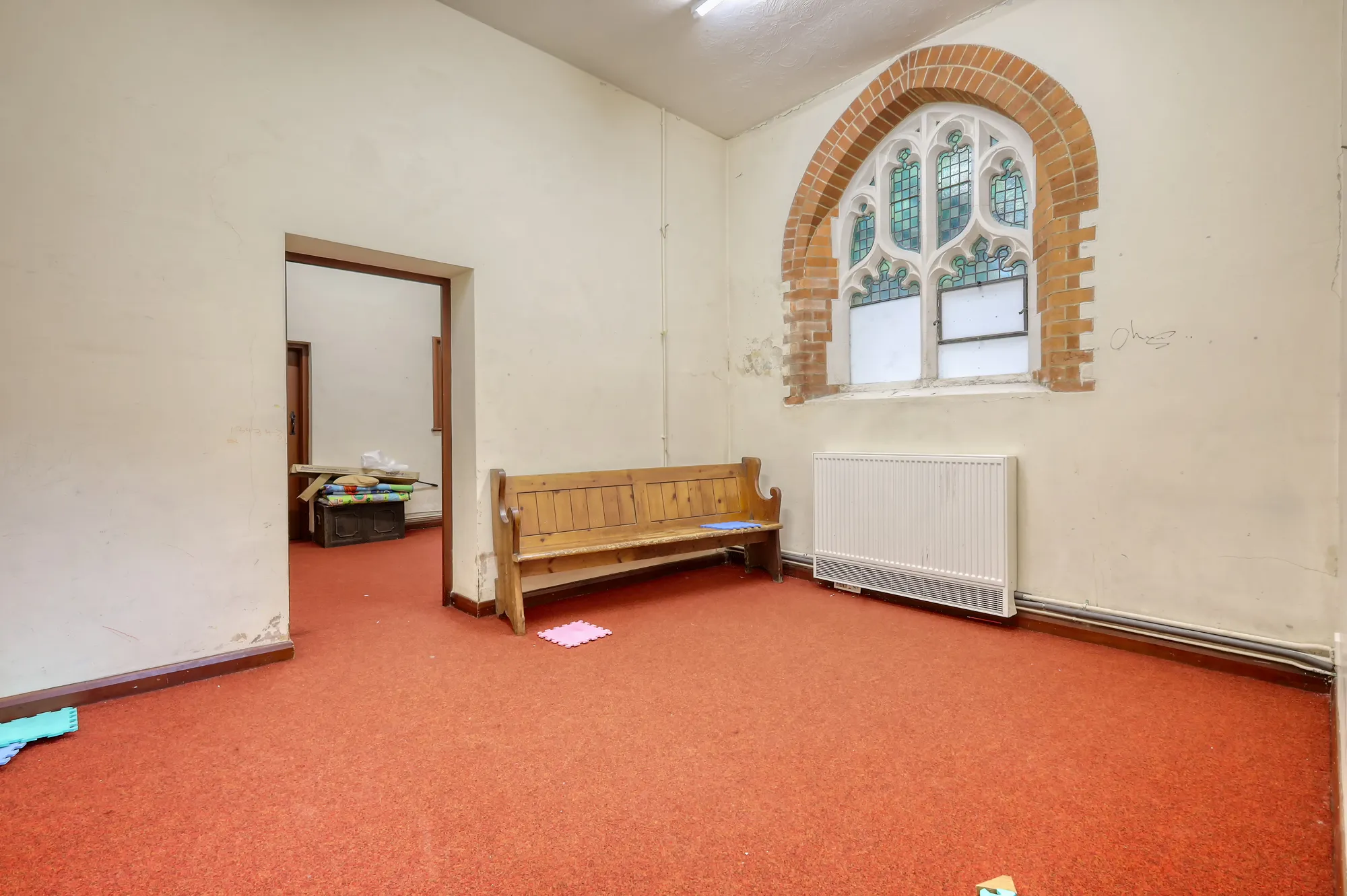 94 London Road, Bagshot, Surrey GU19 5BT
