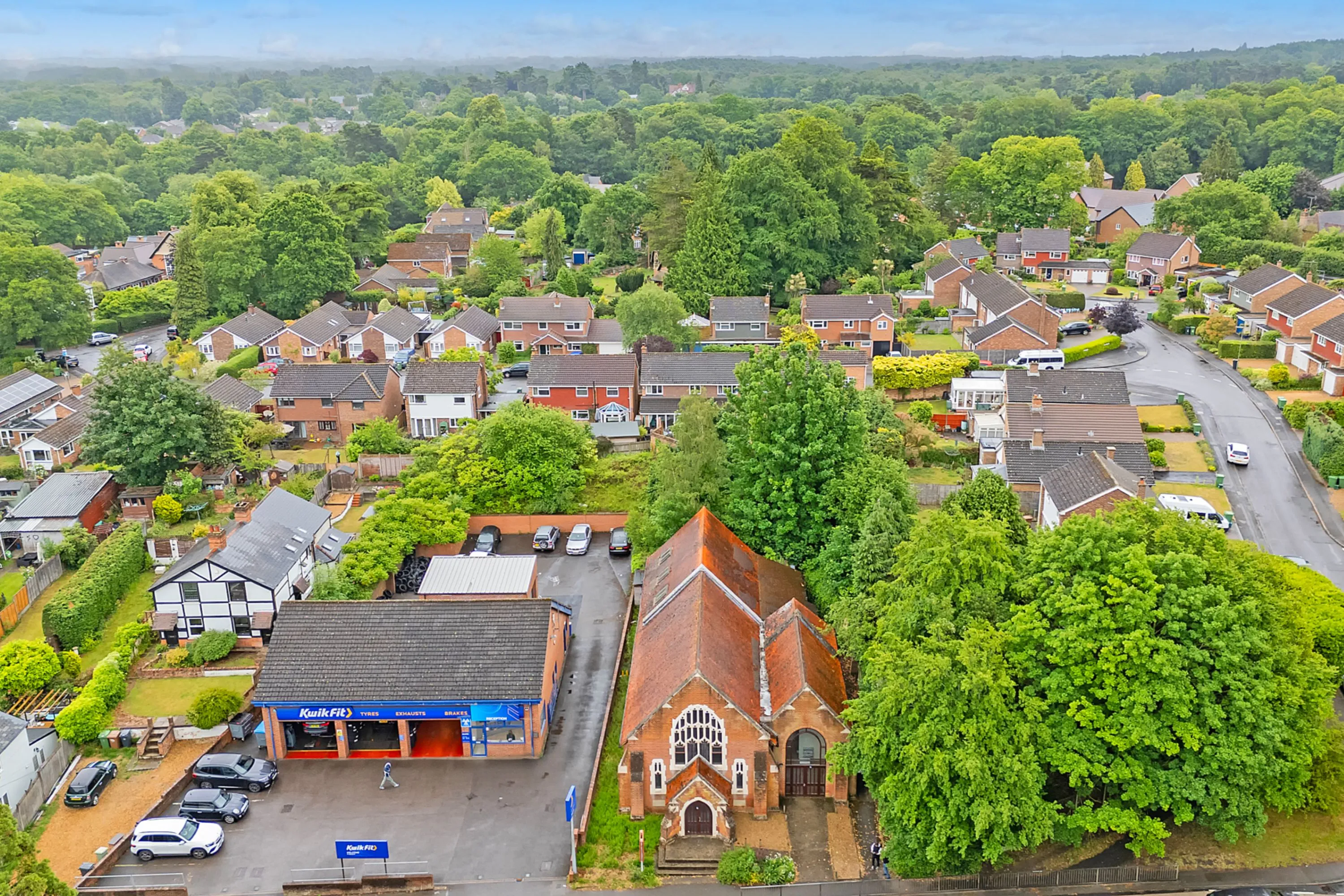 94 London Road, Bagshot, Surrey GU19 5BT