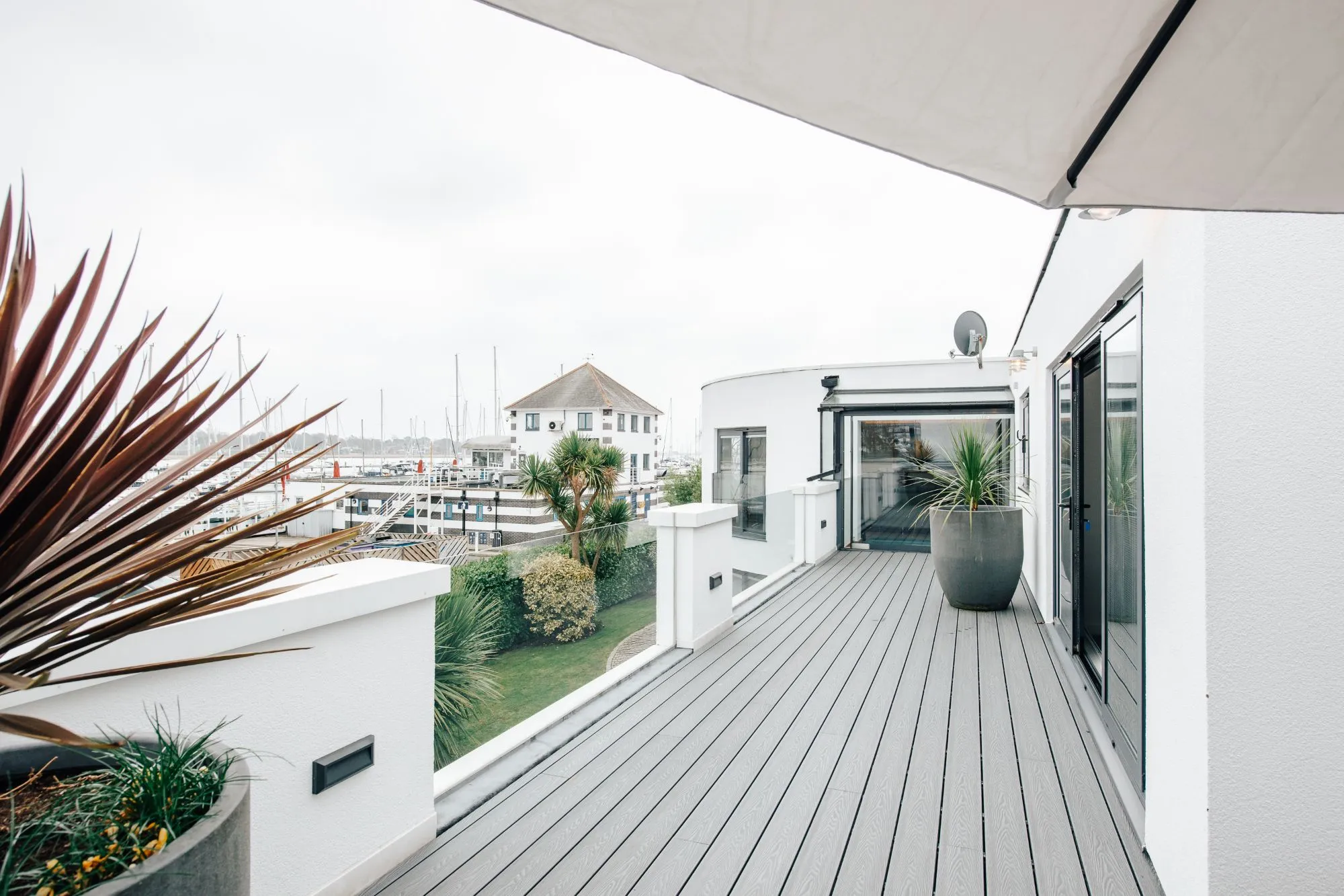 27 Crowsport, Hamble, Hampshire, SO31 4HG