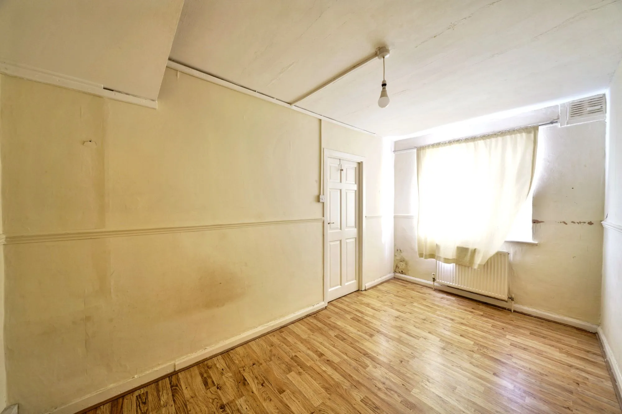 47 Wendover Court, Western Avenue, London W3 0TG