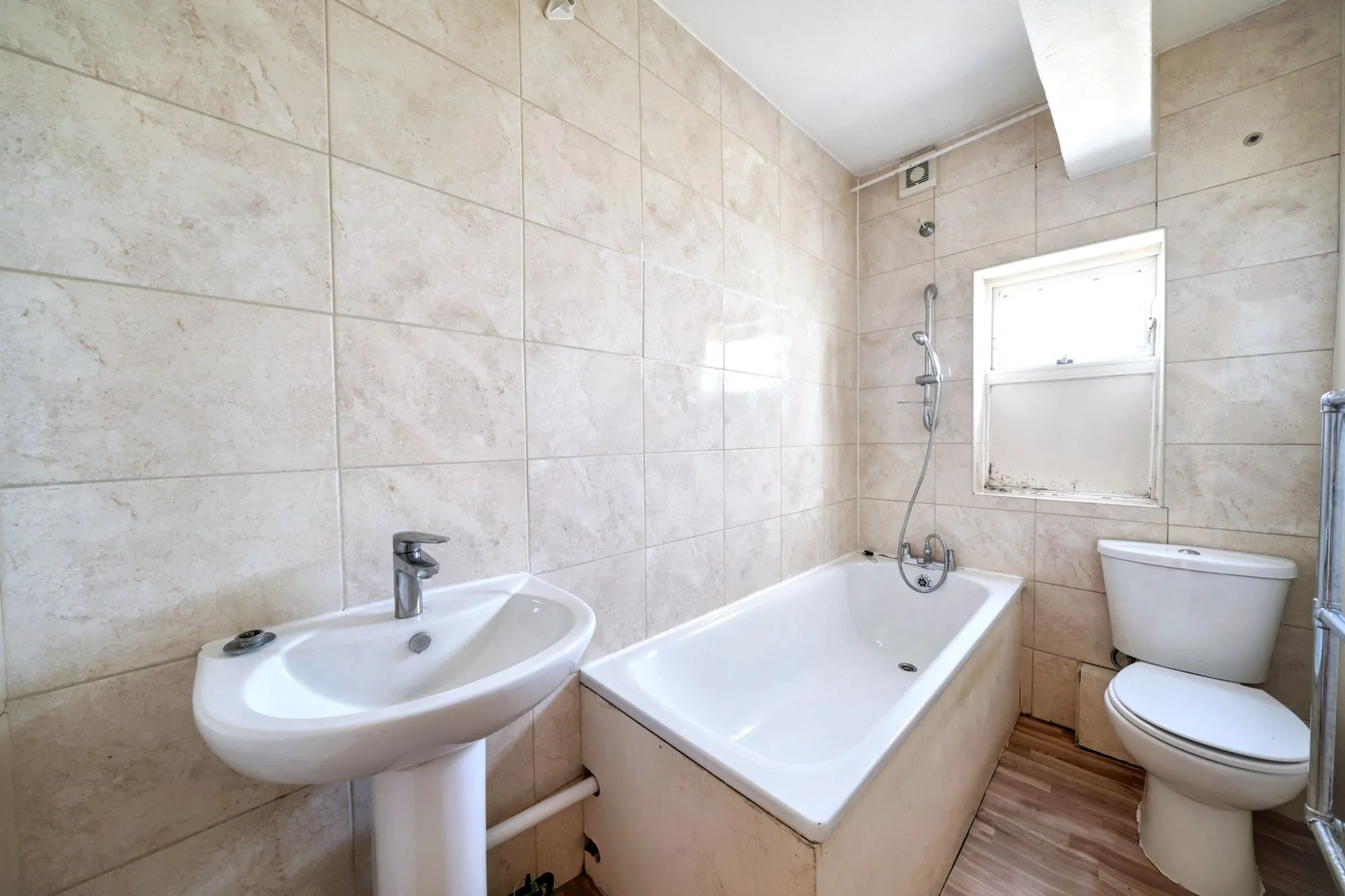47 Wendover Court, Western Avenue, London W3 0TG