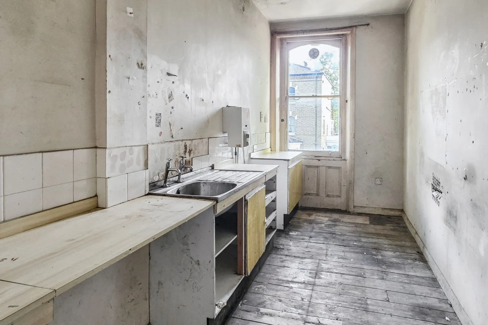 81b Edith Road, Hammersmith, London W14 0TJ