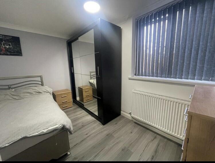 19 Porchester Drive, Birmingham B19 2LT