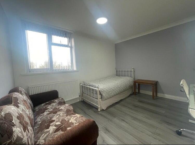 19 Porchester Drive, Birmingham B19 2LT