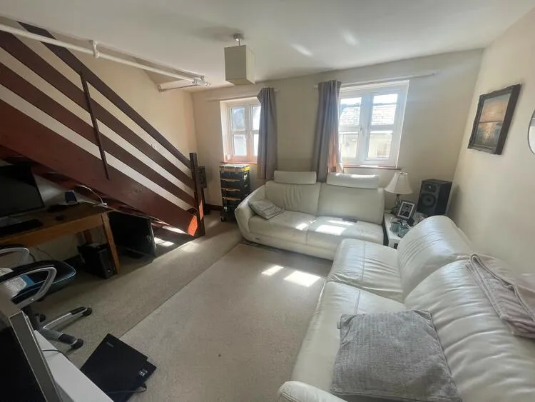 1 and 7A Saxon Court plus Freehold of Saxon Court (1-8), High Street, Bidford-On-Avon, Alcester B50 4AB