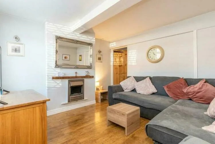 16 Station Road, Castle Donington, Derbyshire DE74 2NJ