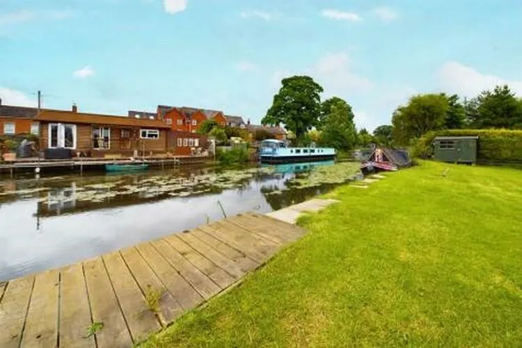 The Willows, Upper Holme, Off Main Street, Zouch, Loughborough, Leicestershire LE12 5EQ