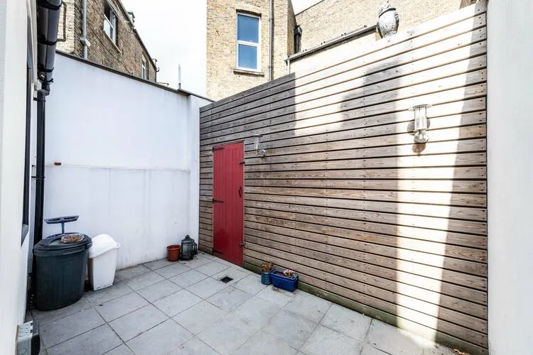 1A Salisbury Pavement, Dawes Road, London SW6 7HT