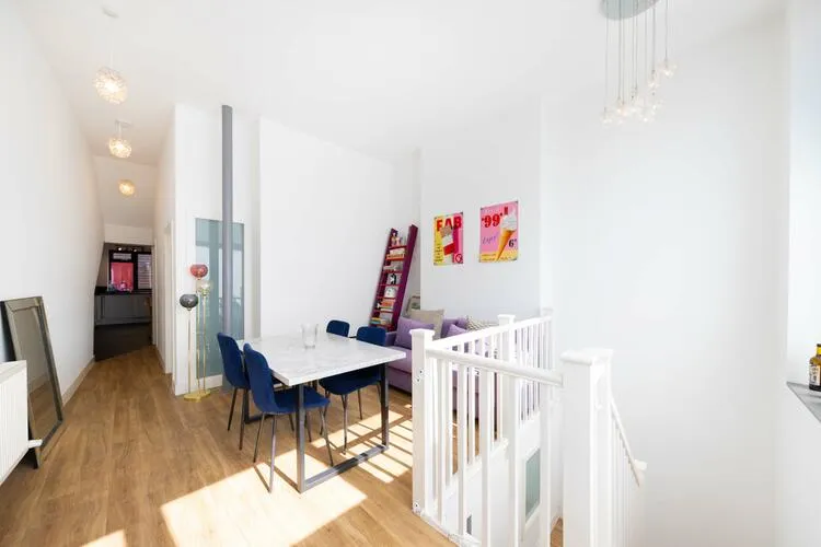 1A Salisbury Pavement, Dawes Road, London SW6 7HT