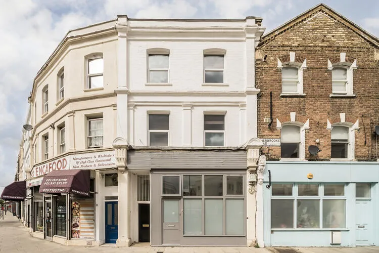 1A Salisbury Pavement, Dawes Road, London SW6 7HT