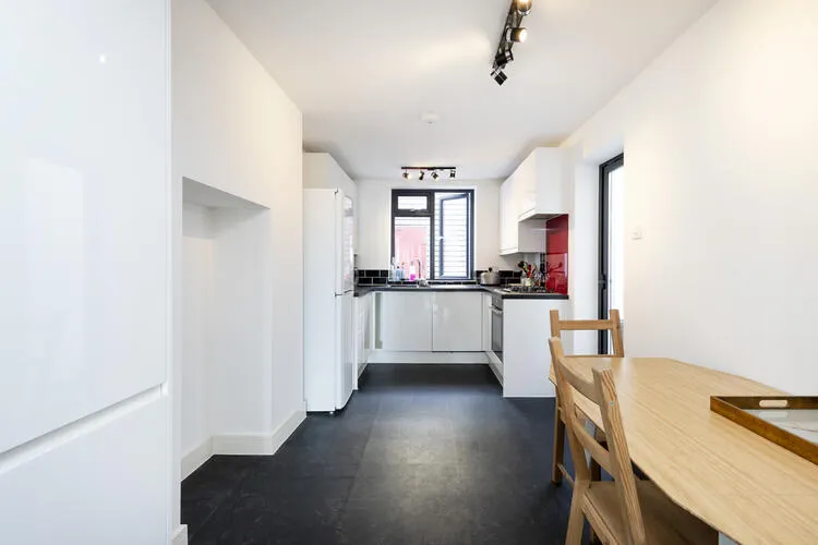 1A Salisbury Pavement, Dawes Road, London SW6 7HT