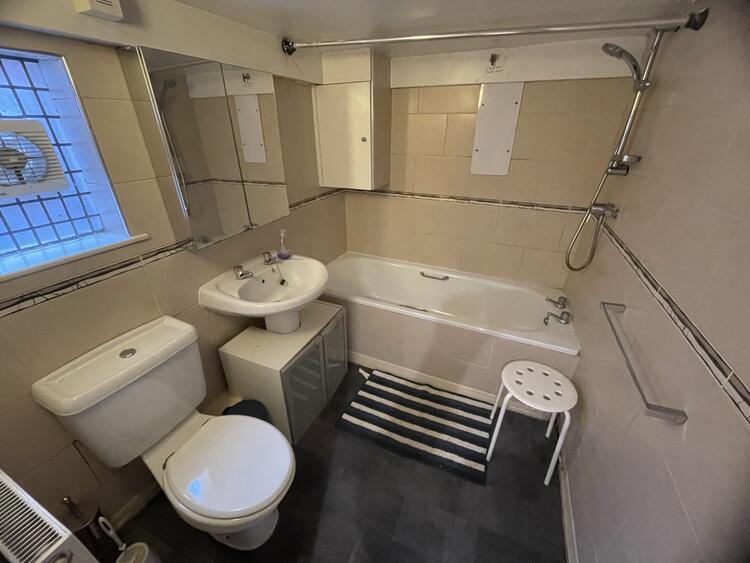 28 Ash Road, Leeds LS6 3JF