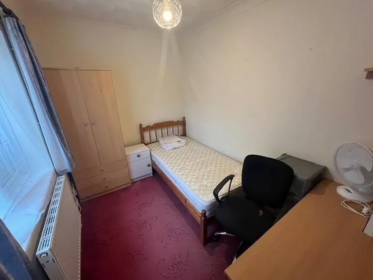 132 Sharpley Road, Loughborough, Leicestershire LE11 4PW