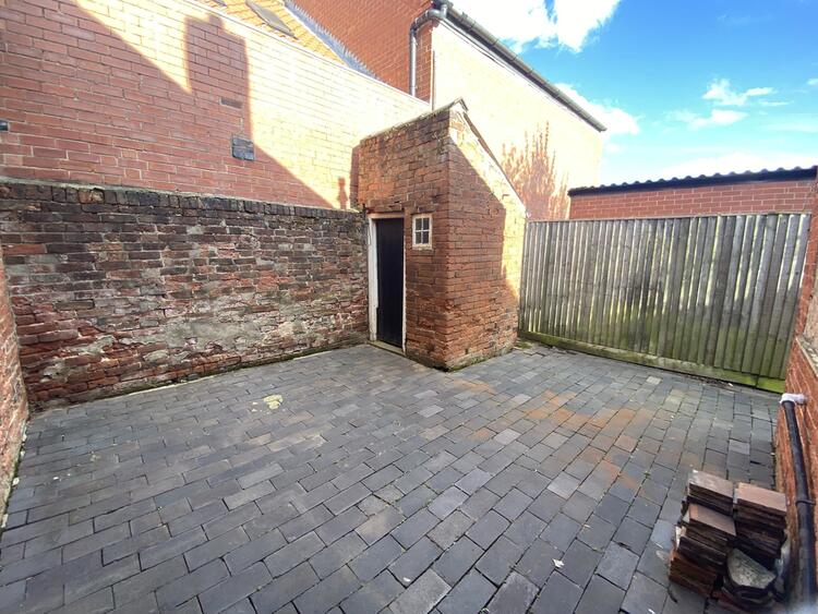 34 High Street, Arnold, Nottingham NG5 7DZ