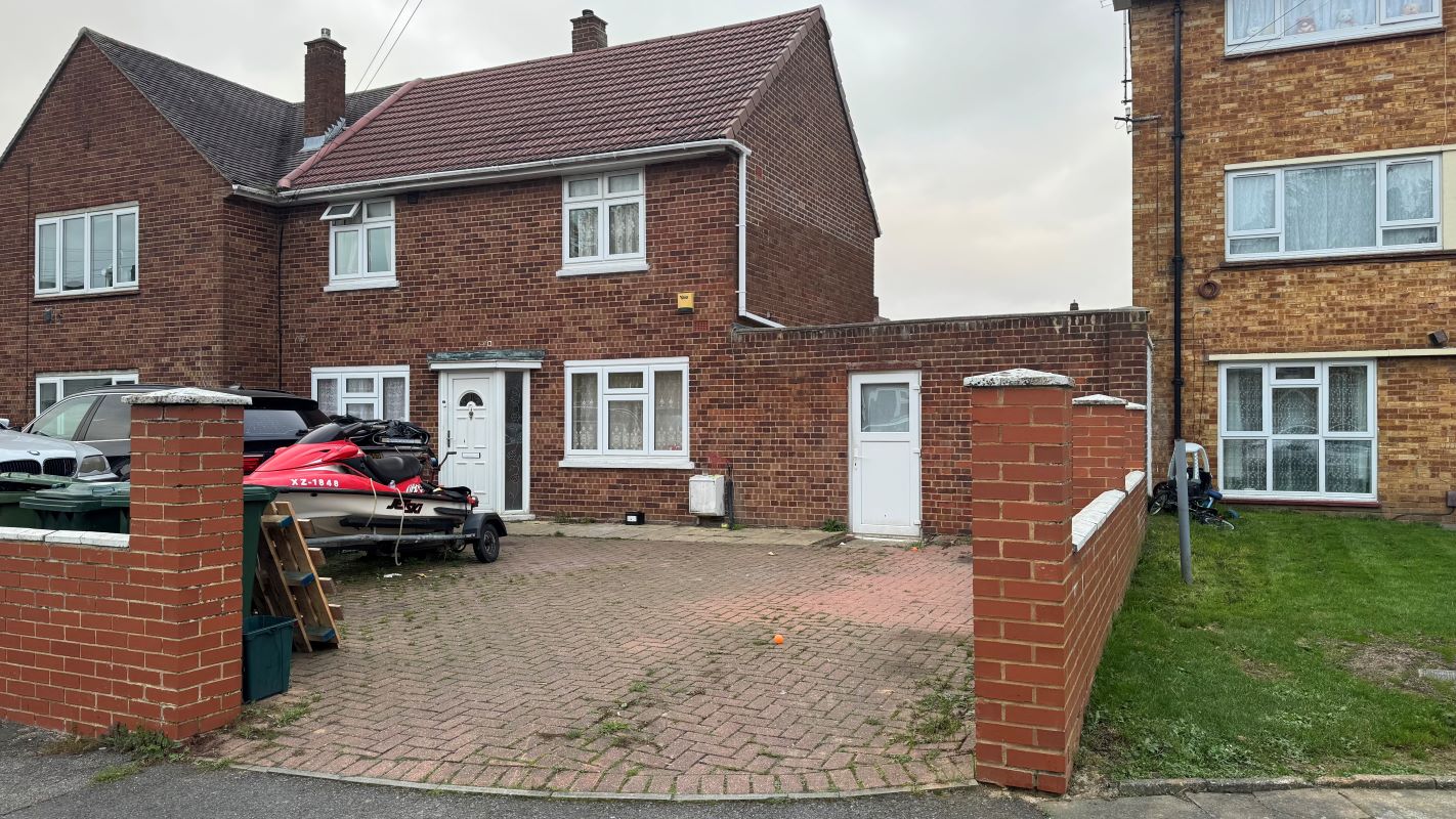 1 Ensign Close Stanwell, Staines-Upon-Thames, Middlesex, TW19 7RF