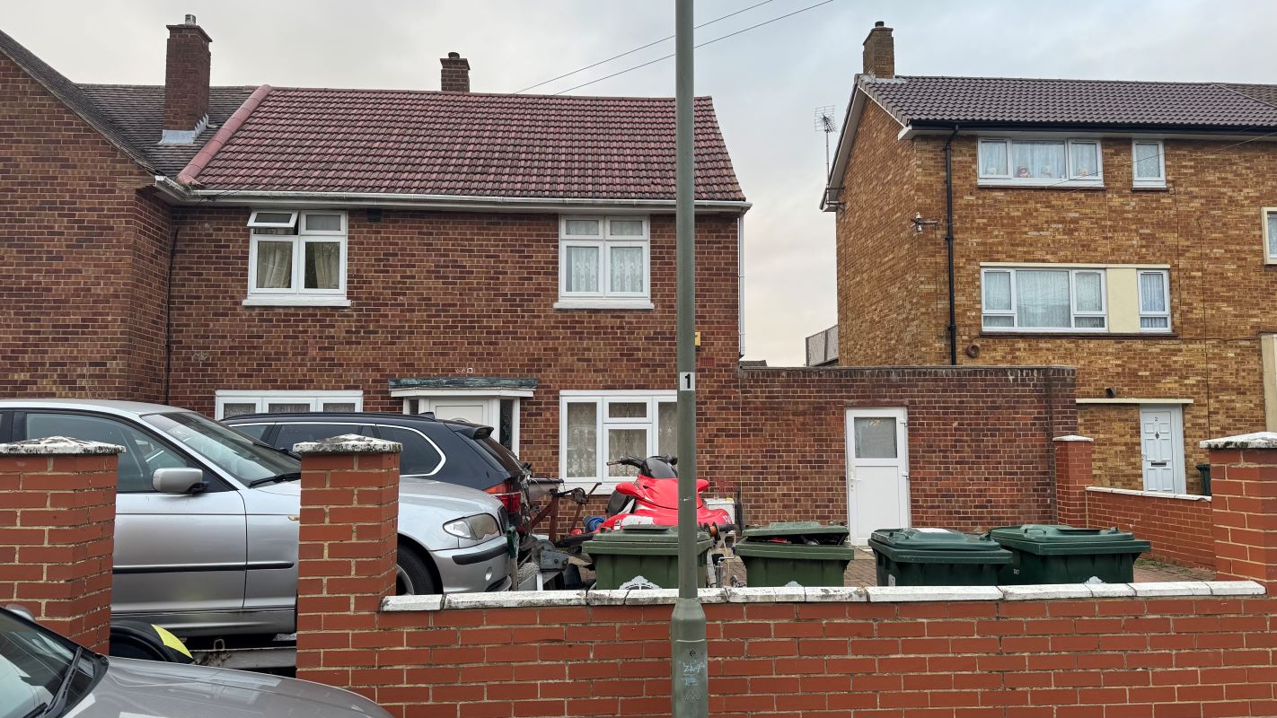 1 Ensign Close Stanwell, Staines-Upon-Thames, Middlesex, TW19 7RF