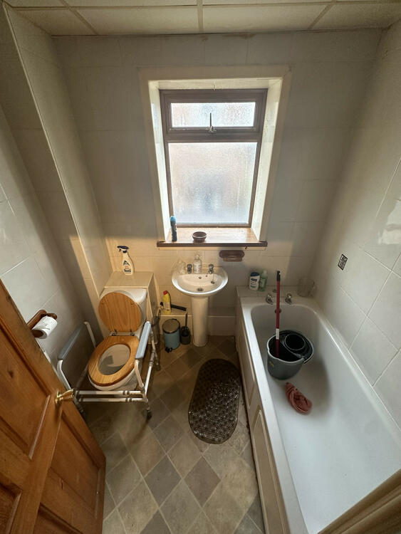 22 Birkenshaw Lane, Birkenshaw, Bradford BD11 2HA