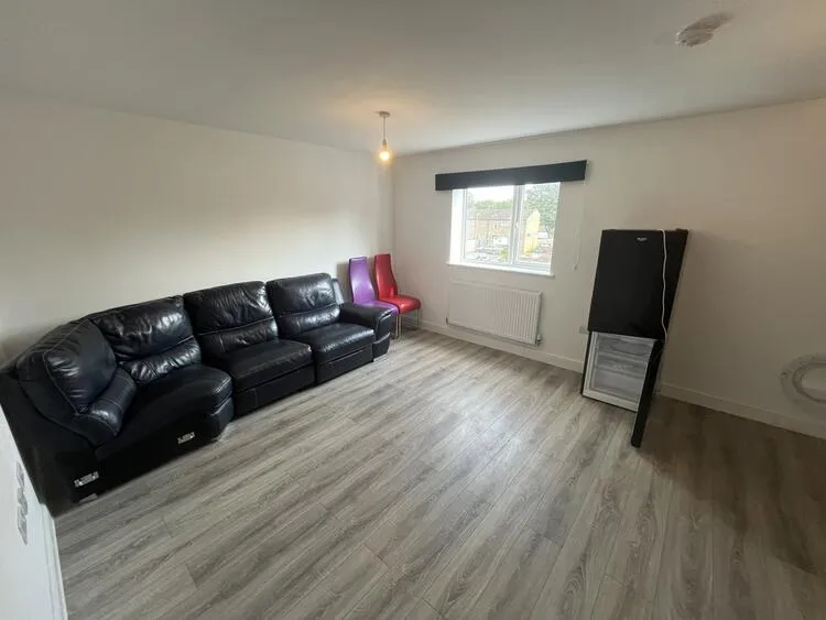 Flats 1-3, 37 Blenheim Walk, Corby, Northamptonshire NN18 9HB
