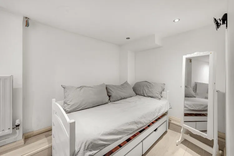 176A New Kings Road, London SW6 4NE