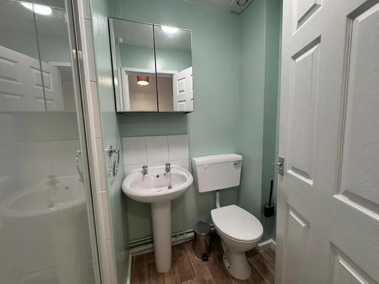 Flat 30, Sheridan Lodge, 38 Potters Road, Barnet EN5 5HW