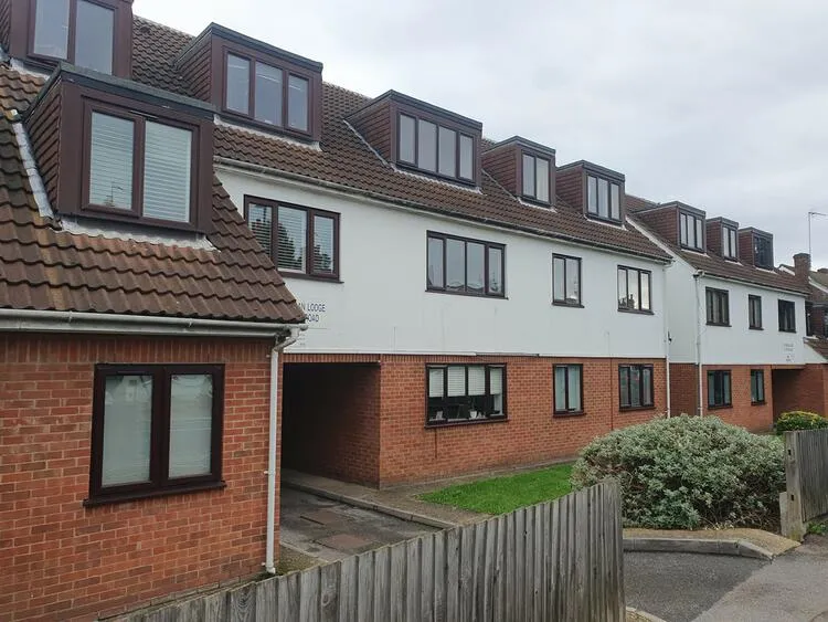 Flat 30, Sheridan Lodge, 38 Potters Road, Barnet EN5 5HW