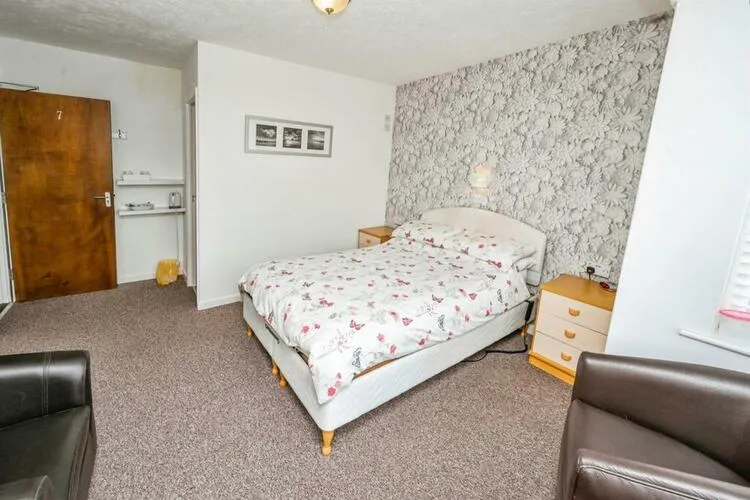 10 Saxby Avenue, Skegness, Lincolnshire PE25 3JZ