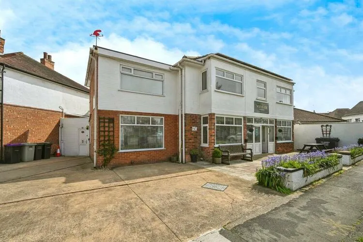 10 Saxby Avenue, Skegness, Lincolnshire PE25 3JZ